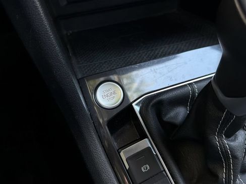Certified 2022 Volkswagen Tiguan SE FWD image 24