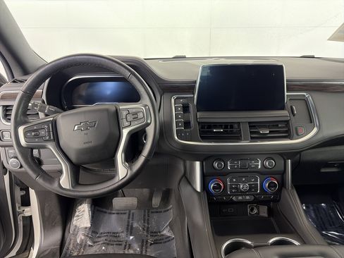 Used 2022 Chevrolet Tahoe Z71 w/ Luxury Package image 3