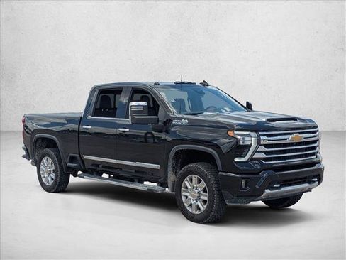 Used 2024 Chevrolet Silverado 2500 High Country AWD/4WD image 3