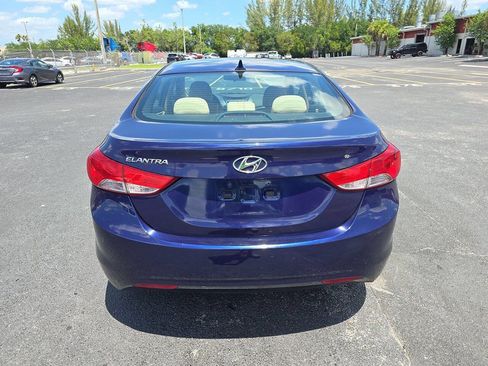 Used 2013 Hyundai Elantra GLS w/ Preferred Pkg FWD image 2