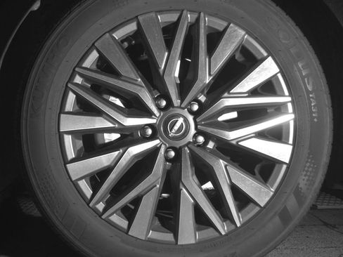 Used 2025 Nissan Altima 2.5 SV FWD image 12