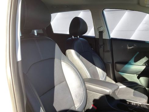 Used 2018 Kia Niro Touring image 14
