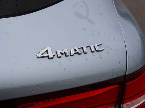 Used 2018 Mercedes-Benz GLC 300 4MATIC image 9