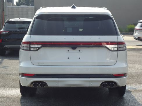 Used 2026 Lincoln Aviator AWD w/ Jet Appearance Package image 3