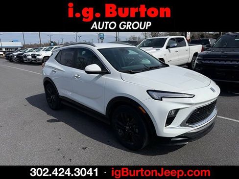 Used 2024 Buick Encore GX Sport Touring image 1
