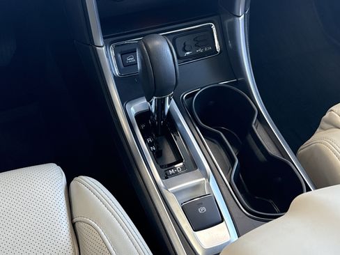 Used 2022 Subaru Ascent Limited w/ Technology Package image 57