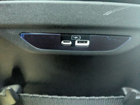 Used 2023 Chrysler Pacifica Limited w/ S Appearance Package image 16