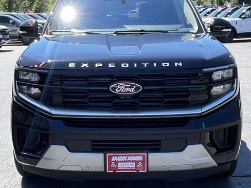 Certified 2025 Ford Expedition Max Platinum w/ Platinum Ultimate Package AWD/4WD image 3