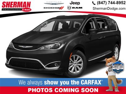 Used 2017 Chrysler Pacifica Limited w/ Advanced Safetytec Group