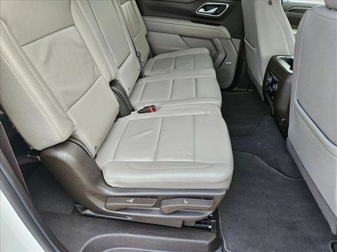 Used 2024 Chevrolet Suburban LT image 19
