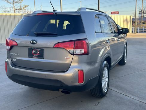 Used 2015 Kia Sorento LX image 7
