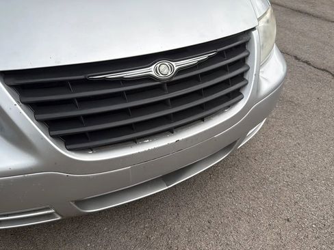 Used 2007 Chrysler Town & Country w/ Popular Equipment Group I image 18