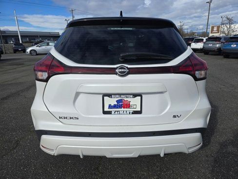 Used 2022 Nissan Kicks SV image 4