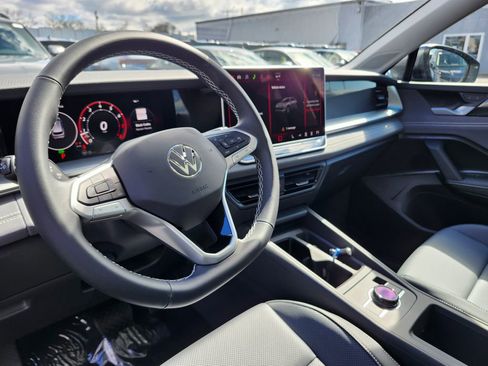 New 2026 Volkswagen Tiguan SE image 6