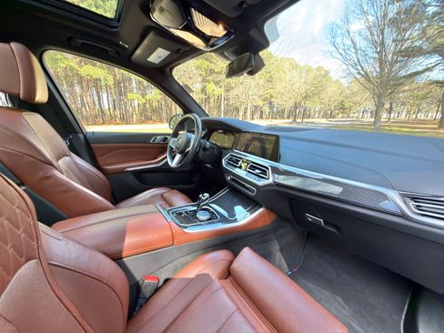 Used 2022 BMW X5 M50i AWD/4WD image 19