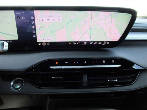 Certified 2025 Buick Enclave Avenir FWD image 24