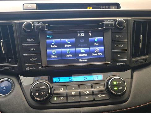 Used 2018 Toyota RAV4 SE AWD/4WD image 14