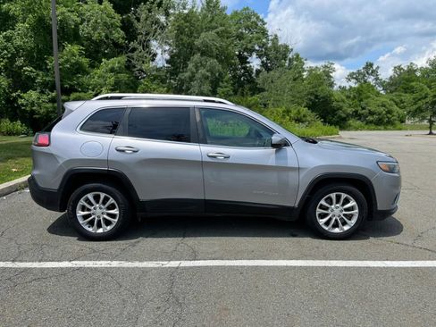 Used 2019 Jeep Cherokee Latitude w/ Popular Appearance Group FWD image 4