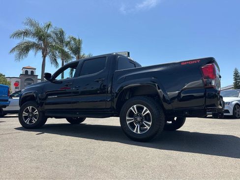 Used 2019 Toyota Tacoma TRD Sport w/ TRD Premium Sport Package RWD image 3
