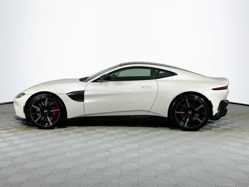 Used 2021 Aston Martin V8 Vantage Coupe image 17