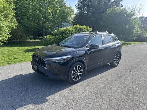 Used 2023 Toyota Corolla Cross XLE w/ Convenience Package AWD/4WD image 7