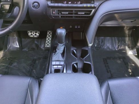 Used 2025 Toyota Camry SE image 18