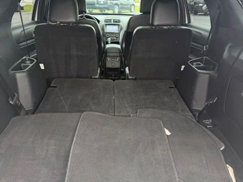 Used 2019 Ford Explorer XLT w/ Equipment Group 202A AWD/4WD image 15
