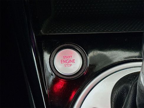 Used 2019 Volkswagen Beetle 2.0T SE image 26