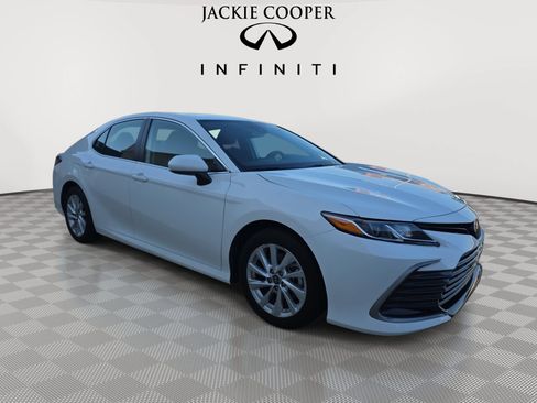 Used 2023 Toyota Camry LE FWD image 3