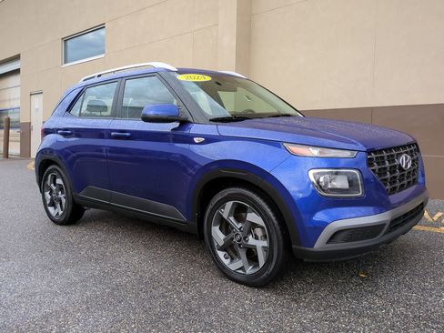 Certified 2024 Hyundai Venue SEL image 2