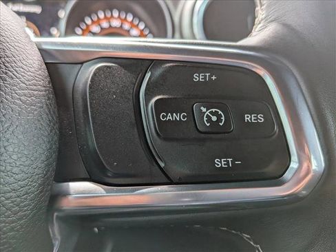Used 2018 Jeep Wrangler Unlimited Sahara w/ Cold Weather Group image 16