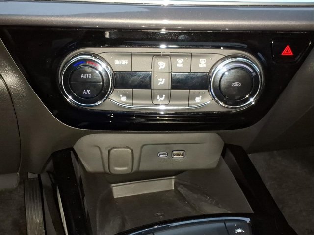 Used 2024 Chevrolet Trax ACTIV w/ Sunroof Package FWD image 21