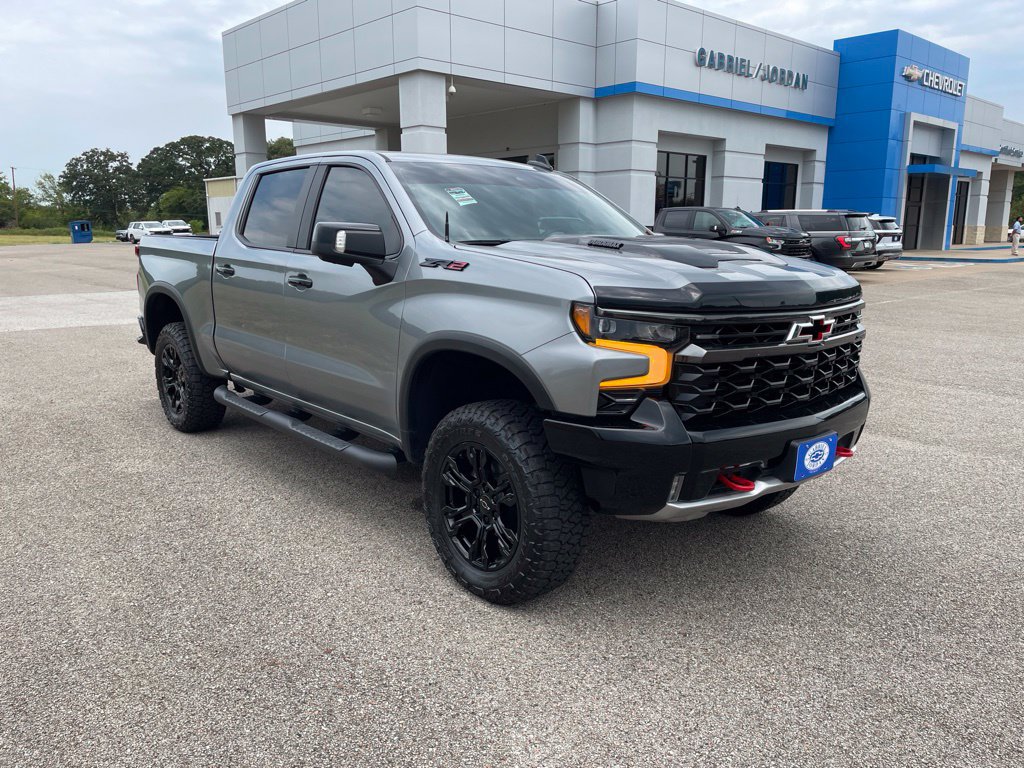 Used 2024 Chevrolet Silverado 1500 ZR2 w/ Technology Package AWD/4WD image 9