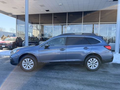 Used 2018 Subaru Outback 2.5i Premium image 2