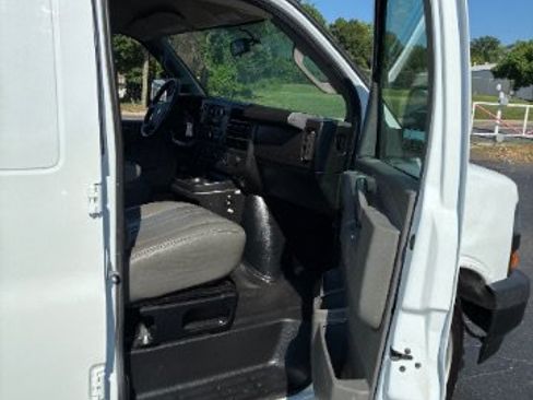 Used 2021 Chevrolet Express 3500 w/ Driver Convenience Package RWD image 21
