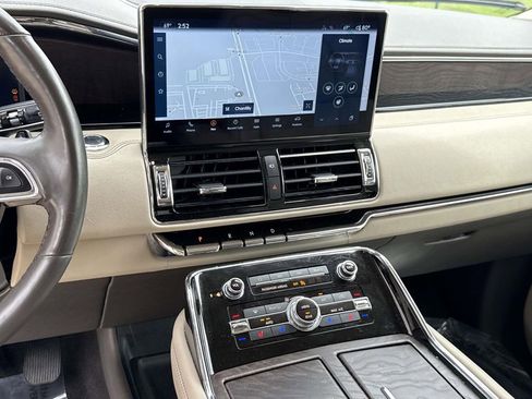 Used 2022 Lincoln Navigator L Reserve AWD/4WD image 9