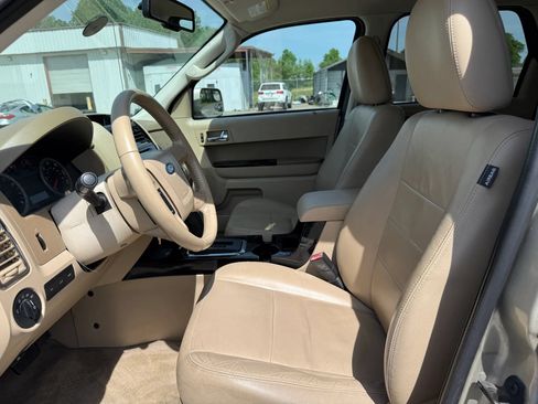 Used 2010 Ford Escape Limited AWD/4WD image 2