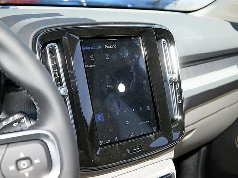 New 2025 Volvo XC40 B5 Plus w/ Protection Package Premier image 13