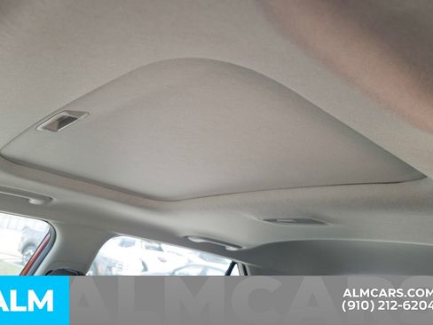 Used 2025 Hyundai Venue SEL image 16