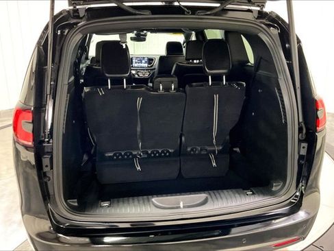 Used 2025 Chrysler Pacifica Limited FWD image 39