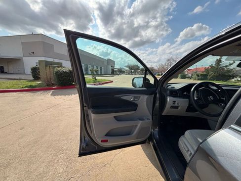 Used 2016 Honda Pilot EX image 11