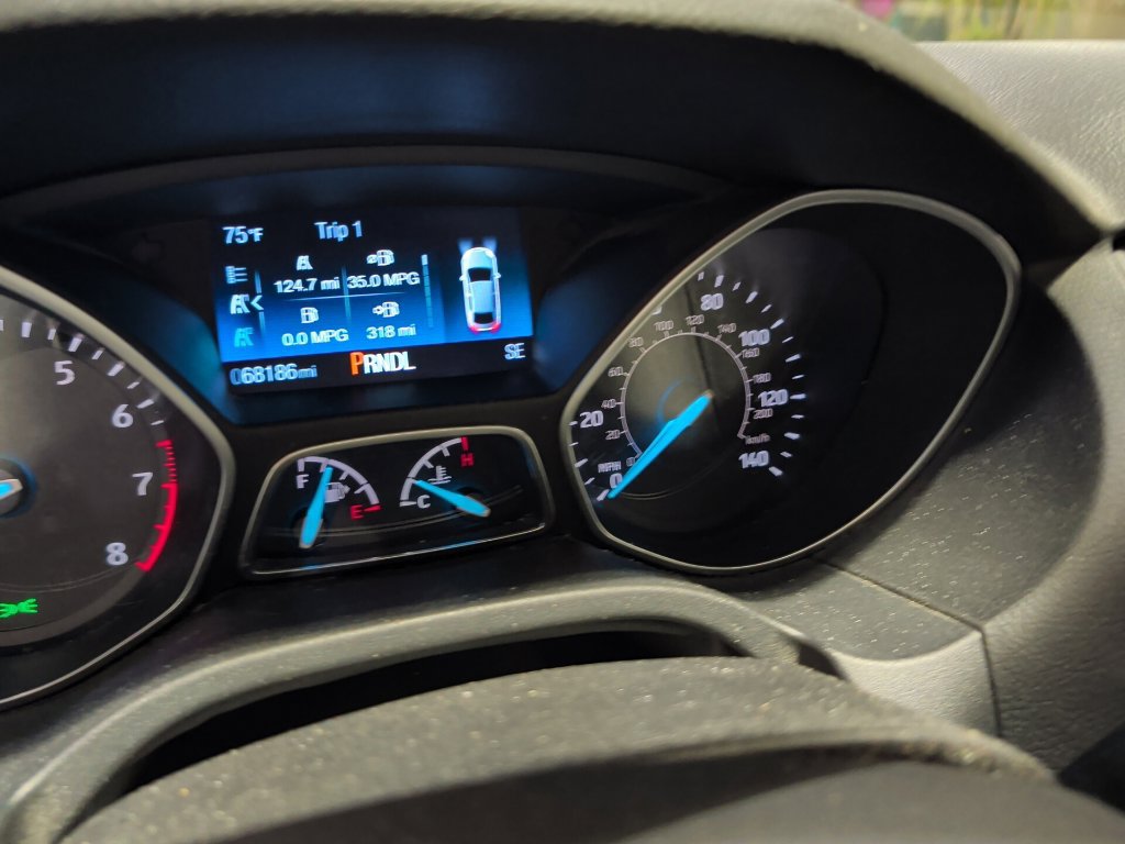 Used 2017 Ford Focus SE w/ Cold Weather Package FWD image 4