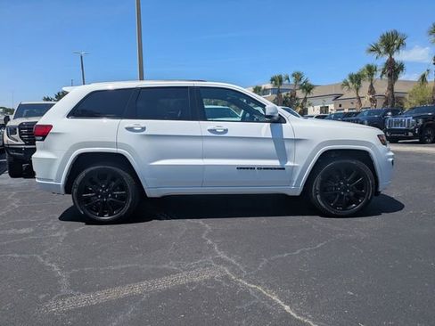 Used 2019 Jeep Grand Cherokee Altitude AWD/4WD image 3