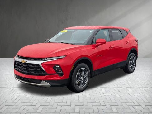 Used 2023 Chevrolet Blazer LT image 2