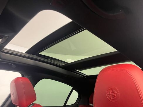 Used 2022 Alfa Romeo Stelvio Veloce image 28