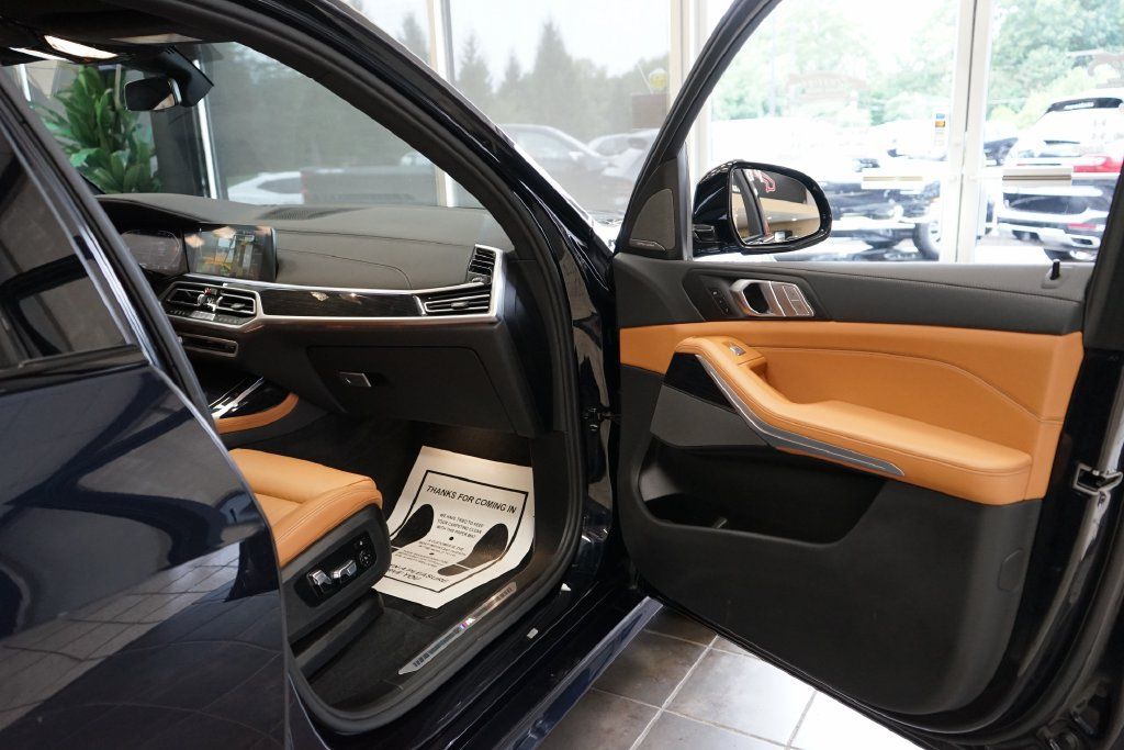 Used 2022 BMW X7 xDrive40i w/ M Sport Package AWD/4WD image 52