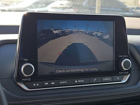 Used 2023 Nissan Rogue SV image 16