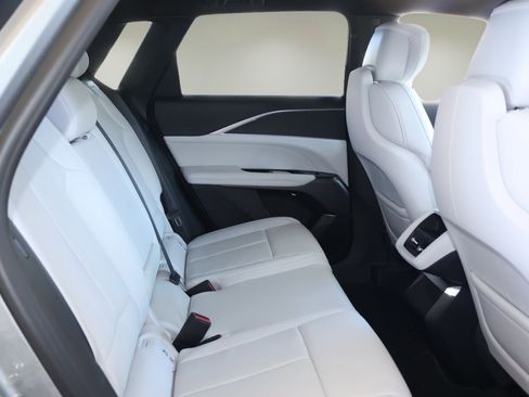 New 2026 Cadillac Lyriq Luxury image 18