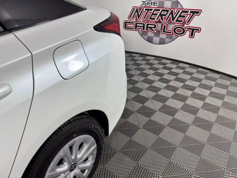 Used 2022 Toyota Prius LE FWD image 24