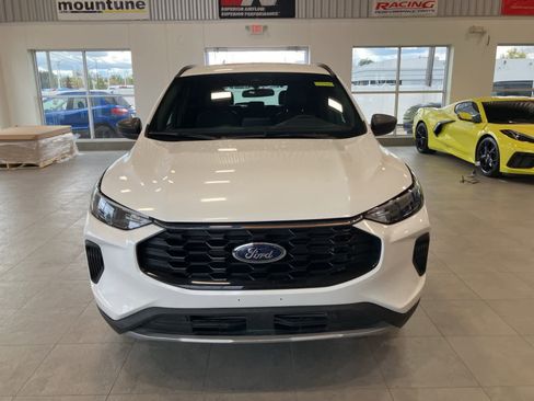 Used 2025 Ford Escape ST-Line image 2